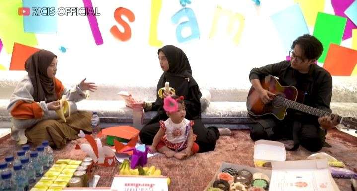 Potret Nissa Sabyan Momong Baby Moana, Netizen: Sudah Cocok Jadi Ibu