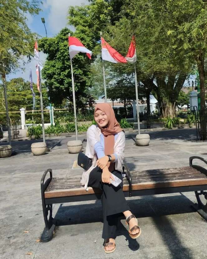 Potret Sosok Sebenarnya Seleb TikTok 'Kembaran' Putri Delina