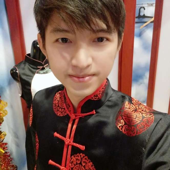 Viral! 8 Potret Gantengnya Ustaz Dennis Lim, Mantan Gangster & Bandar Judi yang Tobat, Disebut Mirip Song Joong Ki
