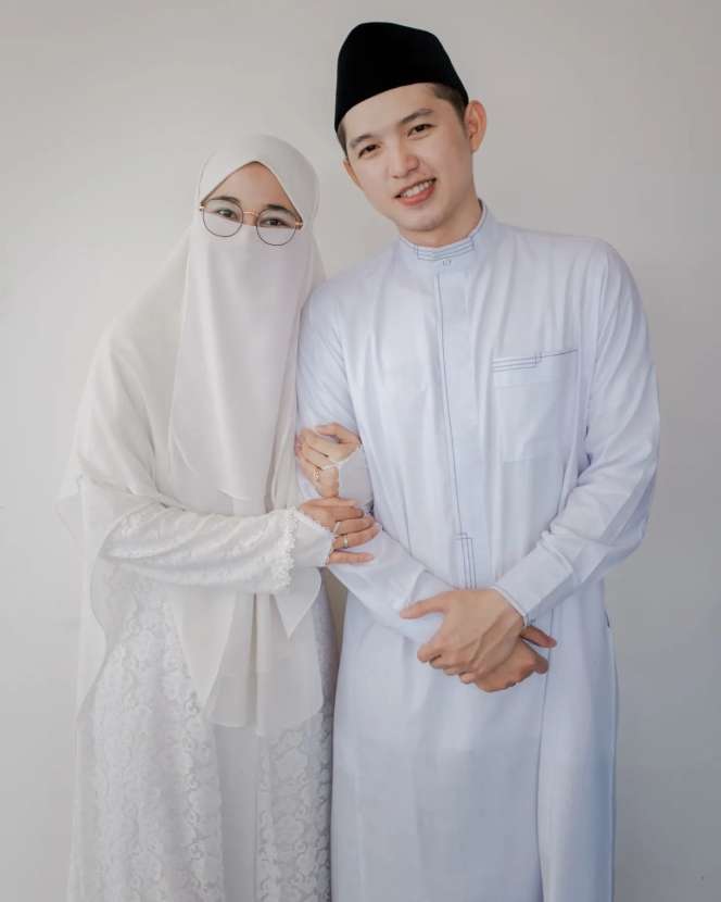 Viral! 8 Potret Gantengnya Ustaz Dennis Lim, Mantan Gangster & Bandar Judi yang Tobat, Disebut Mirip Song Joong Ki