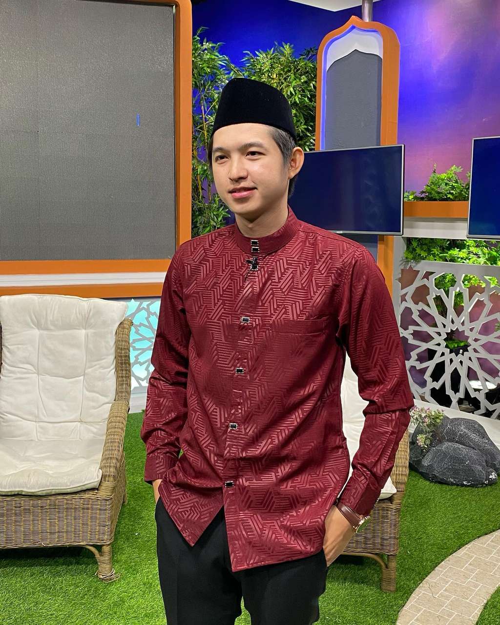 Viral! 8 Potret Gantengnya Ustaz Dennis Lim, Mantan Gangster & Bandar Judi yang Tobat, Disebut Mirip Song Joong Ki