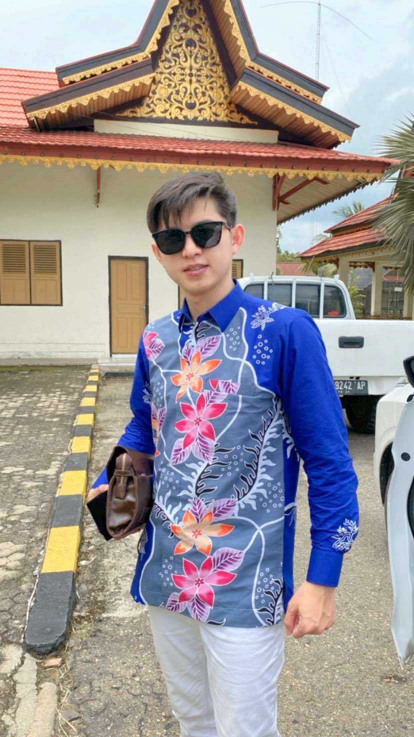 Viral! 8 Potret Gantengnya Ustaz Dennis Lim, Mantan Gangster & Bandar Judi yang Tobat, Disebut Mirip Song Joong Ki