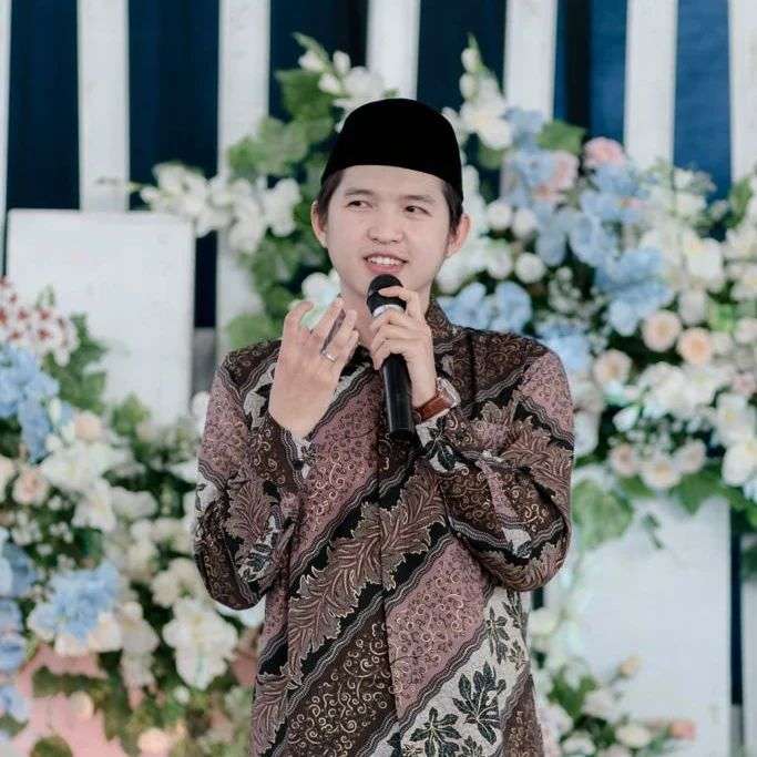 Viral! 8 Potret Gantengnya Ustaz Dennis Lim, Mantan Gangster & Bandar Judi yang Tobat, Disebut Mirip Song Joong Ki