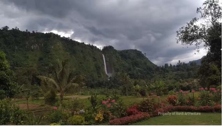 Rumah Usang ini Ditawar Rp2,5 Miliar Tapi Ditolak, Sebab Pemandangan Bak Surga, Buka Pintu Ada Air Terjun, Ini Potretnya