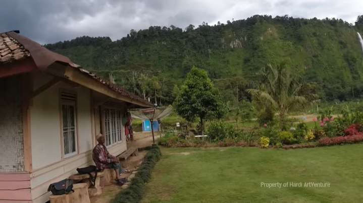 Rumah Usang ini Ditawar Rp2,5 Miliar Tapi Ditolak, Sebab Pemandangan Bak Surga, Buka Pintu Ada Air Terjun, Ini Potretnya