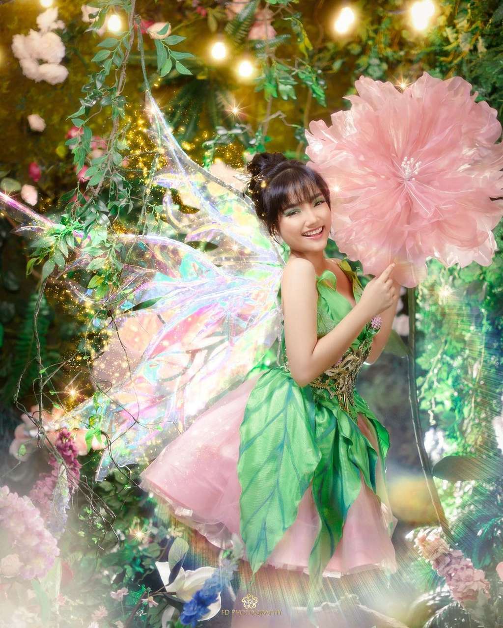 10 Gaya Artis Cosplay Jadi Princess Disney, Fuji Dipuji Bak Tinkerball di Dunia Nyata, Mirip Pol!