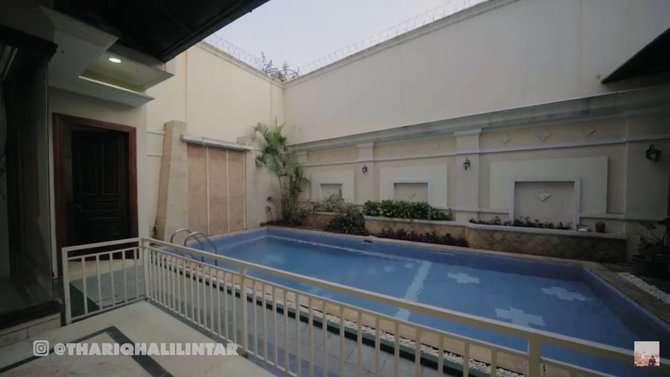 10 Adu Mewah Rumah Fuji VS Thariq Halilintar, Sama-Sama Mirip Istana, Punya Siapa Lebih Megah?