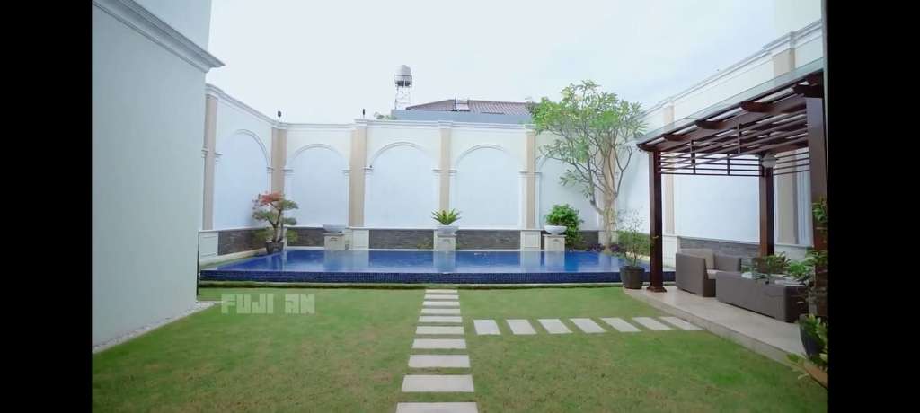 10 Adu Mewah Rumah Fuji VS Thariq Halilintar, Sama-Sama Mirip Istana, Punya Siapa Lebih Megah?
