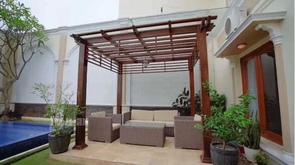 10 Adu Mewah Rumah Fuji VS Thariq Halilintar, Sama-Sama Mirip Istana, Punya Siapa Lebih Megah?