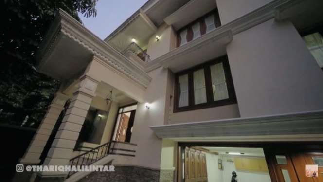 10 Adu Mewah Rumah Fuji VS Thariq Halilintar, Sama-Sama Mirip Istana, Punya Siapa Lebih Megah?