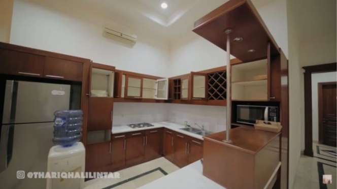 10 Adu Mewah Rumah Fuji VS Thariq Halilintar, Sama-Sama Mirip Istana, Punya Siapa Lebih Megah?