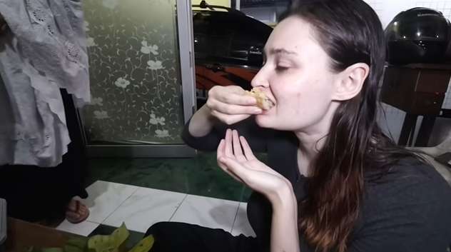 Bule Cantik Puasa Bareng Suami WNI, Pas Buka Langsung Merem Melek, Ternyata Gegara Makanan Ini