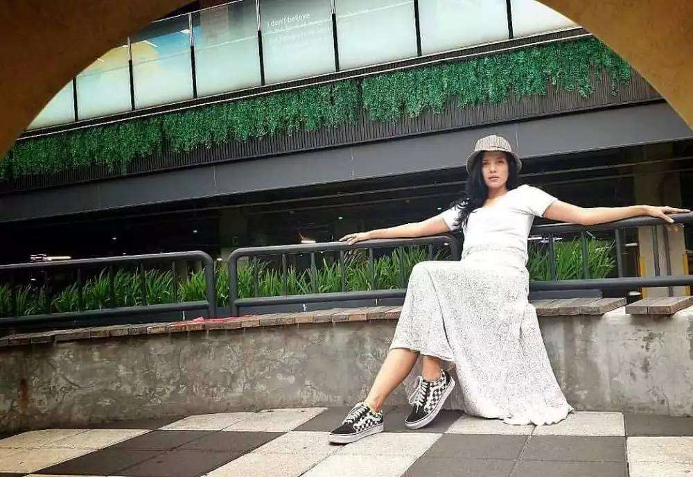 Penampilan Uun 'Istri' Bang Udin Tukang Ojek Pengkolan di Dunia Nyata, Berbeda 180 Derajat