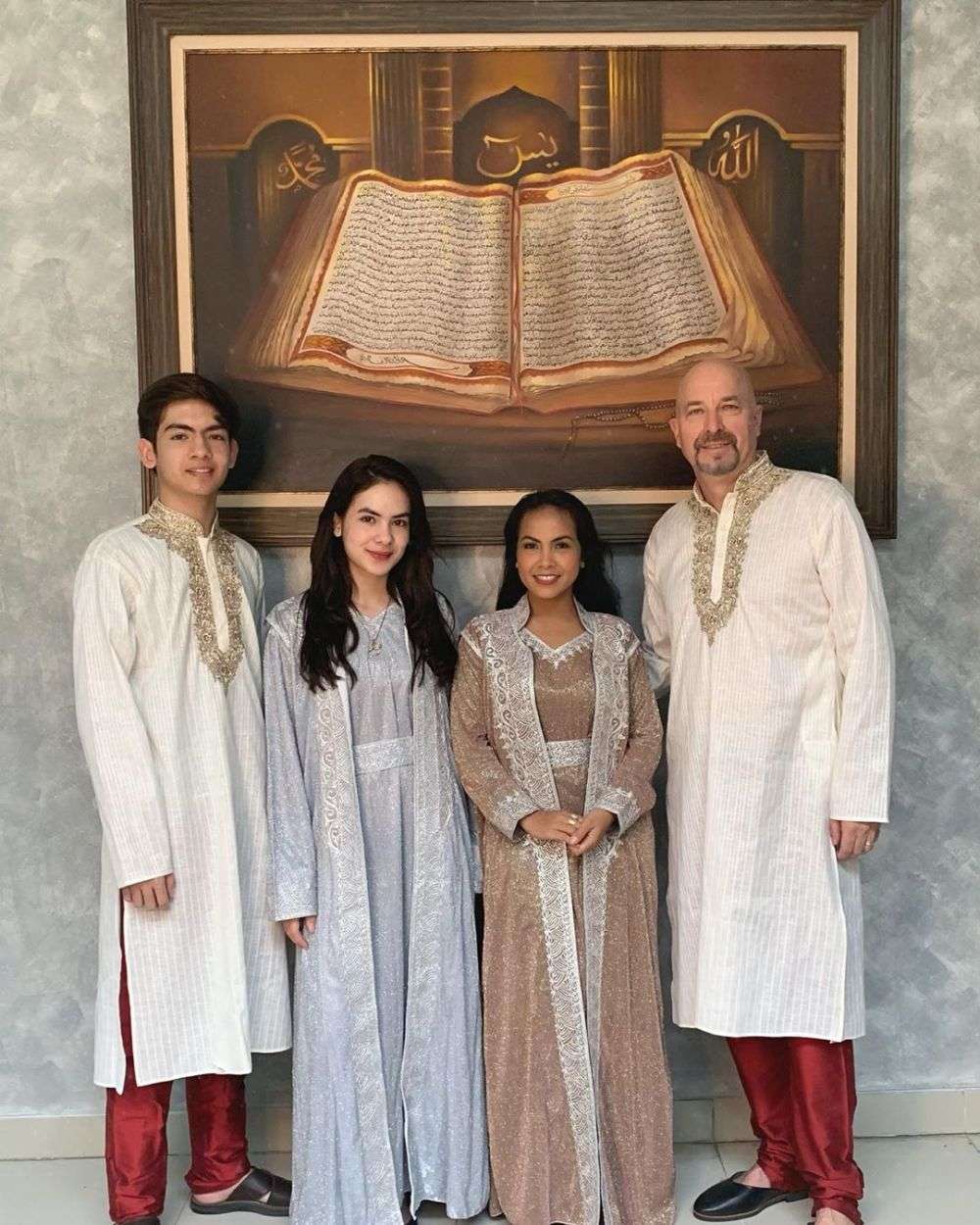 Potret Artis Blasteran yang Sering Dikira Non Muslim, Padahal Mereka Sudah Puasa Sejak Kecil