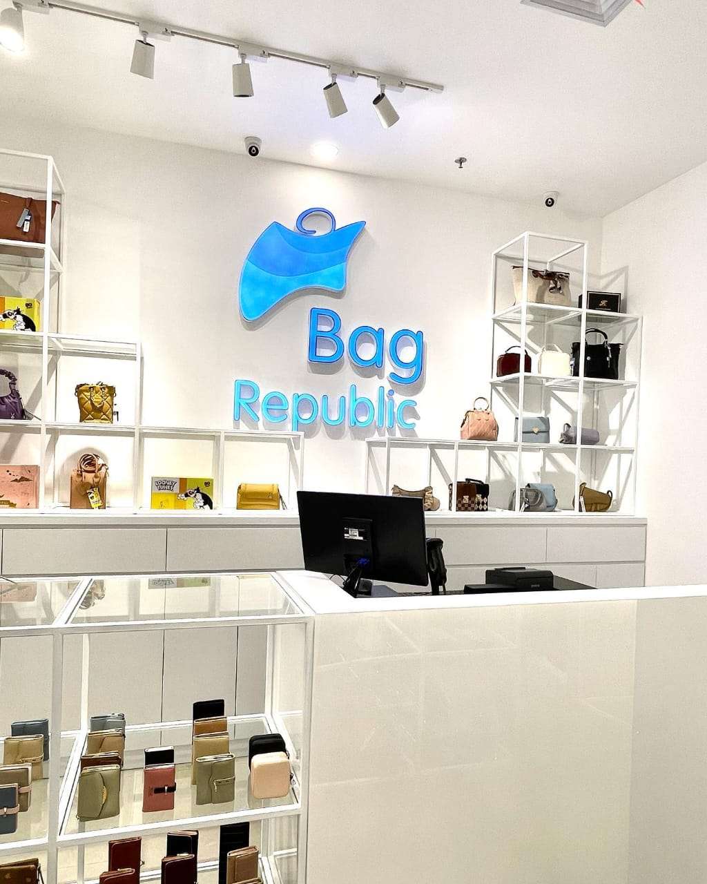 Destinasi Tempat Belanja Tas Merek Lokal di Mal