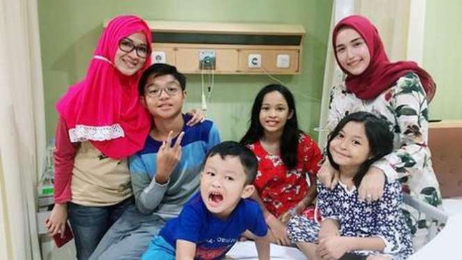 Potret Hubungan Sebenarnya Okie Agustina dan Adelia Istri Pasha Ungu yang Jarang Tersorot
