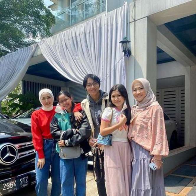Potret Hubungan Sebenarnya Okie Agustina dan Adelia Istri Pasha Ungu yang Jarang Tersorot