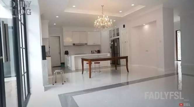 10 Adu Mewah Rumah Baru Fuji VS Fadly Faisal, Sama-Sama Belasan Miliar, Lebih Megah Punya Adik atau Kakak?