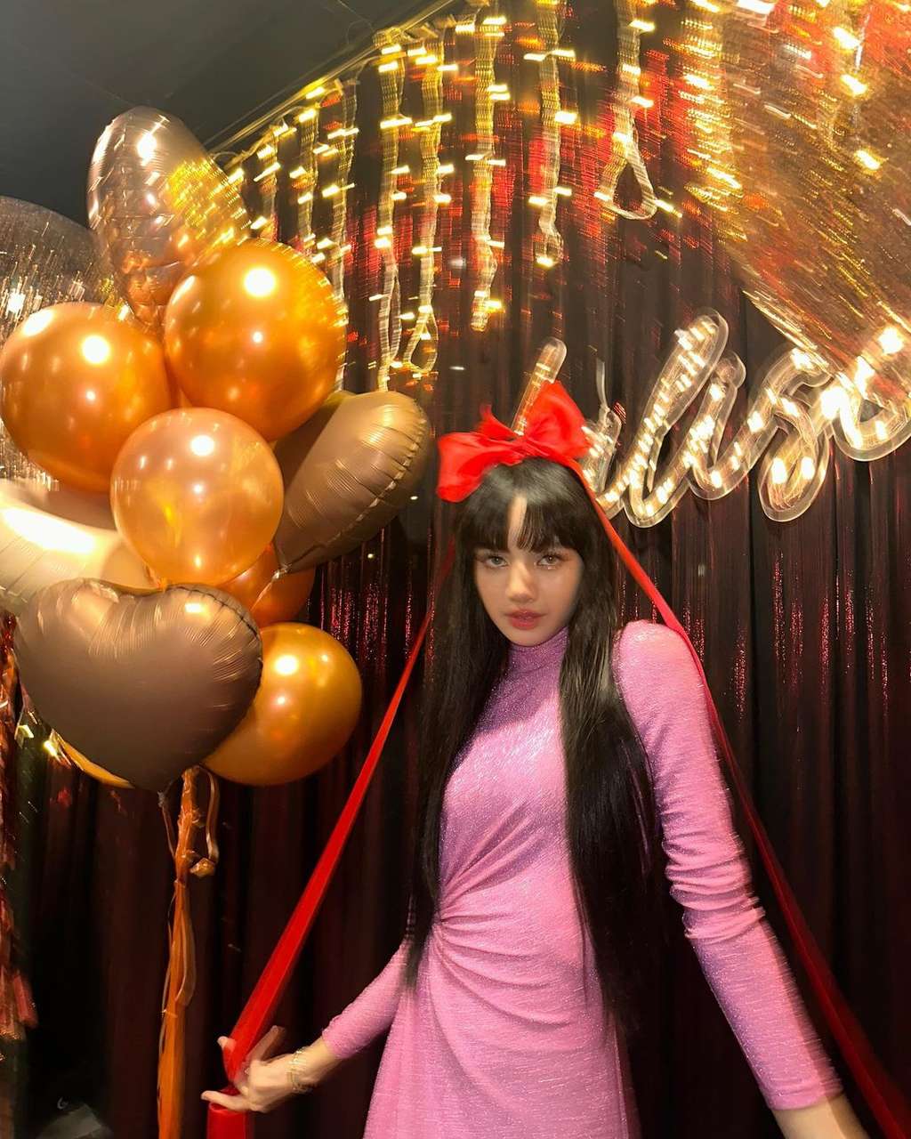 10 Potret Lisa Blackpink Rayakan Ultah di Thailand, Perhiasan Mewah Rp1,6 Miliar Jadi Sorotan!