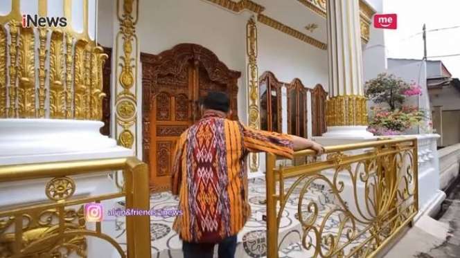 Berlapis Emas, 12 Potret Rumah Mamah Dedeh yang Super Mewah Bak Istana, Sultan Tak Pernah Pamer!