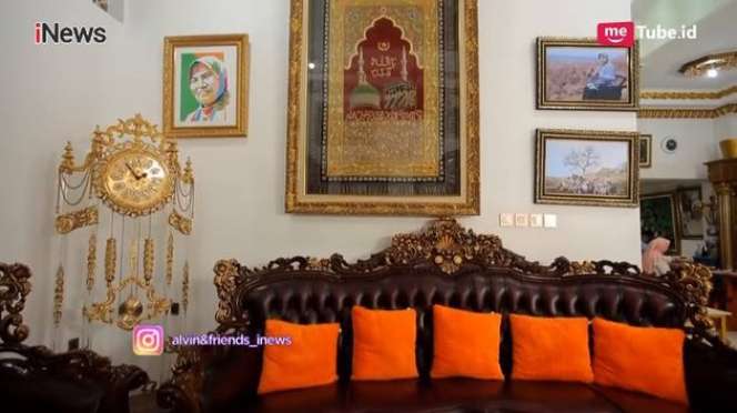 Berlapis Emas, 12 Potret Rumah Mamah Dedeh yang Super Mewah Bak Istana, Sultan Tak Pernah Pamer!