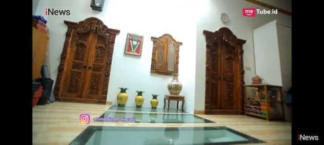 Berlapis Emas, 12 Potret Rumah Mamah Dedeh yang Super Mewah Bak Istana, Sultan Tak Pernah Pamer!
