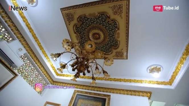 Berlapis Emas, 12 Potret Rumah Mamah Dedeh yang Super Mewah Bak Istana, Sultan Tak Pernah Pamer!