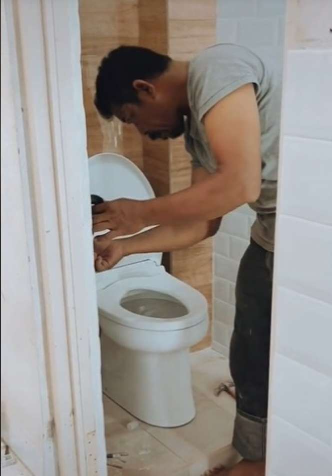 Potret Renovasi Kamar Mandi Jadul Dalam Waktu 8 Hari, Hasilnya Bikin Takjub, Jadi Beda Banget!