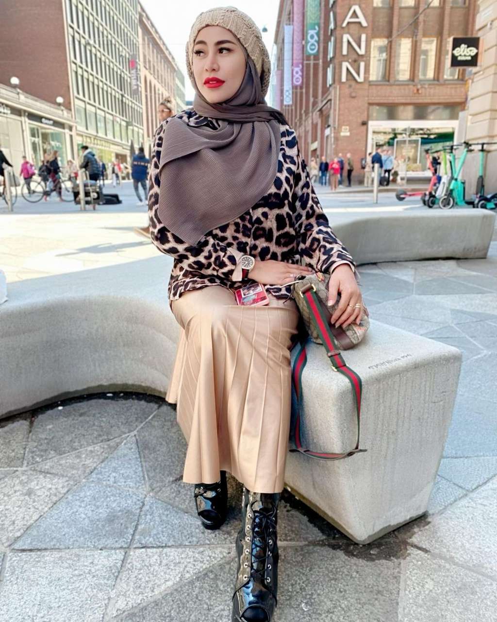 Artis Cantik Ini Pernah Idap Kanker Hingga Adopsi 21 Anak, Kini Hidupnya Berubah Drastis, Suaminya Bukan Orang Sembarangan!