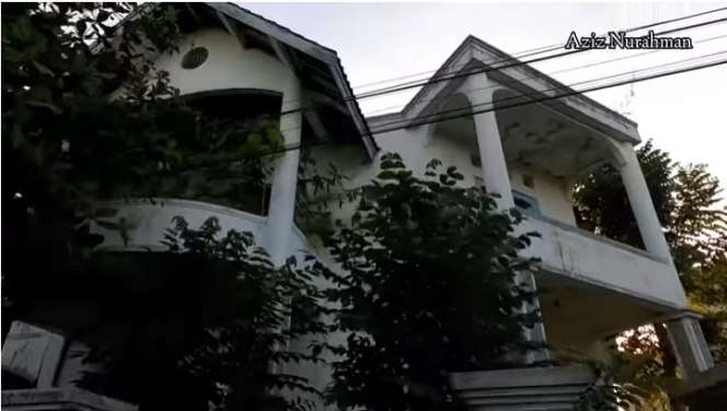 Potret Rumah Mewah Dua Lantai yang Terbengkalai, Diduga Milik Artis yang Sudah Meninggal Dunia, Penampakannya Bikin Merinding!