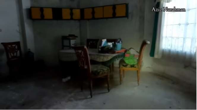 Potret Rumah Mewah Dua Lantai yang Terbengkalai, Diduga Milik Artis yang Sudah Meninggal Dunia, Penampakannya Bikin Merinding!