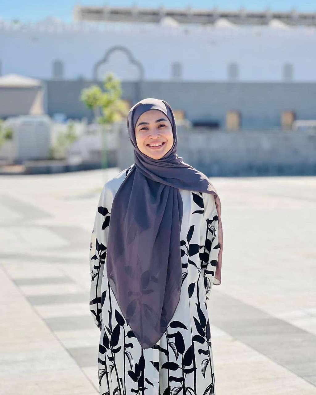 Feni Rose Sempat Disentil Anak Kartika Putri karena Baju, Kini Tampil Berhijab Usai Umrah, Lihat Potretnya