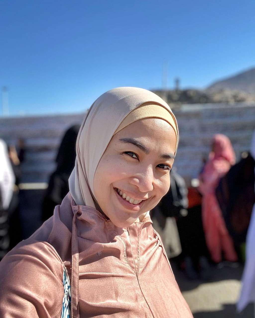 Feni Rose Sempat Disentil Anak Kartika Putri karena Baju, Kini Tampil Berhijab Usai Umrah, Lihat Potretnya