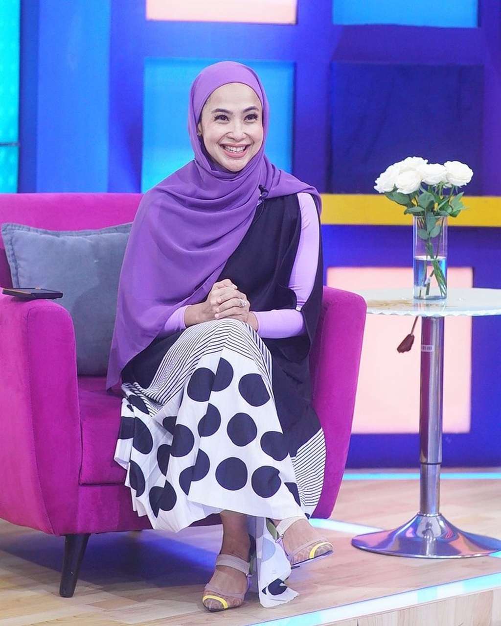 Feni Rose Sempat Disentil Anak Kartika Putri karena Baju, Kini Tampil Berhijab Usai Umrah, Lihat Potretnya