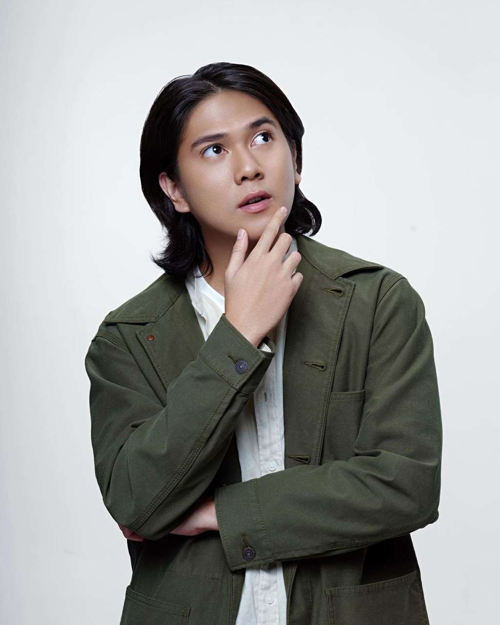 10 Adu Gaya Iqbaal Ramadhan VS Arbani Yasiz, yang Gantikan Peran Dilan, Ramai Disebut Tak Cocok