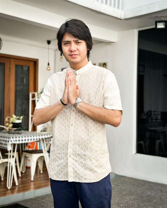 10 Adu Gaya Iqbaal Ramadhan VS Arbani Yasiz, yang Gantikan Peran Dilan, Ramai Disebut Tak Cocok