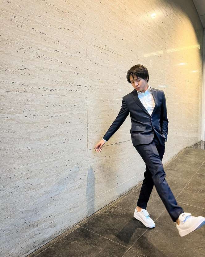 10 Adu Gaya Iqbaal Ramadhan VS Arbani Yasiz, yang Gantikan Peran Dilan, Ramai Disebut Tak Cocok