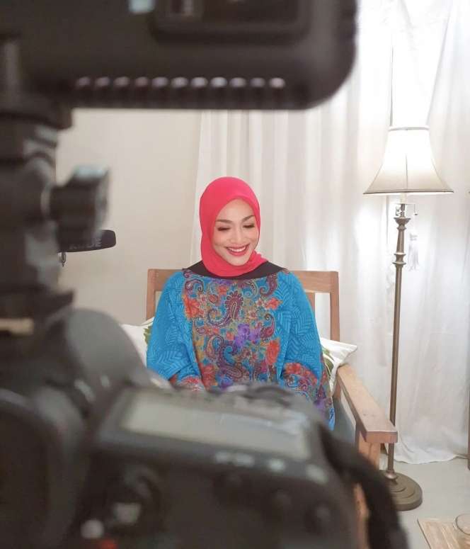Presenter Senior Ini Pernah Alami KDRT Hingga Keguguran, Kini Penampilannya Berubah Drastis Usai Diet, Berhasil Turun 40 Kilogram!
