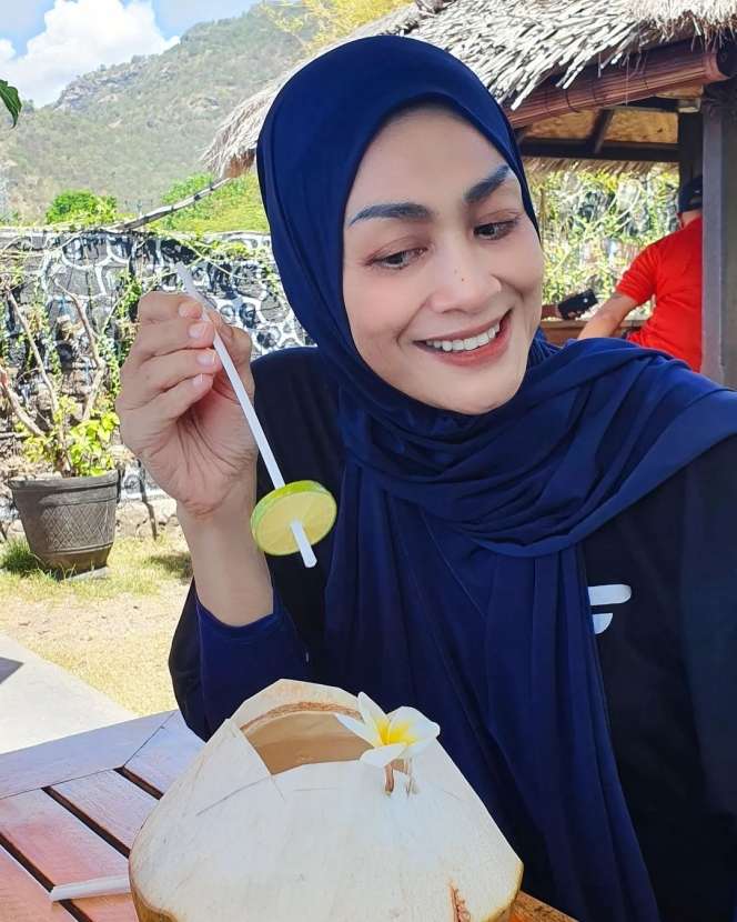 Presenter Senior Ini Pernah Alami KDRT Hingga Keguguran, Kini Penampilannya Berubah Drastis Usai Diet, Berhasil Turun 40 Kilogram!