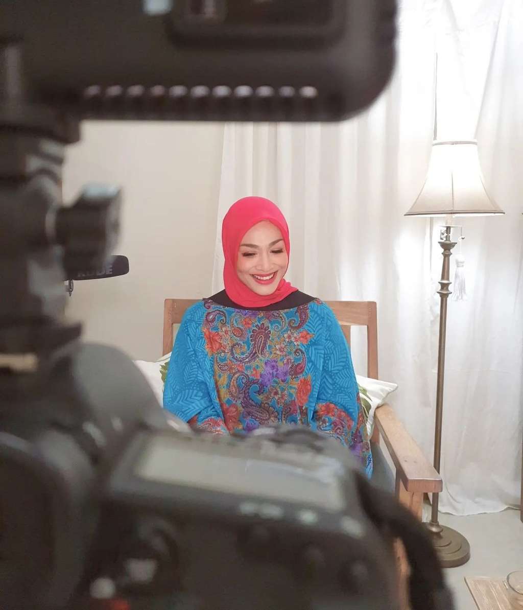 Presenter Senior Ini Pernah Alami KDRT Hingga Keguguran, Kini Penampilannya Berubah Drastis Usai Diet, Berhasil Turun 40 Kilogram!