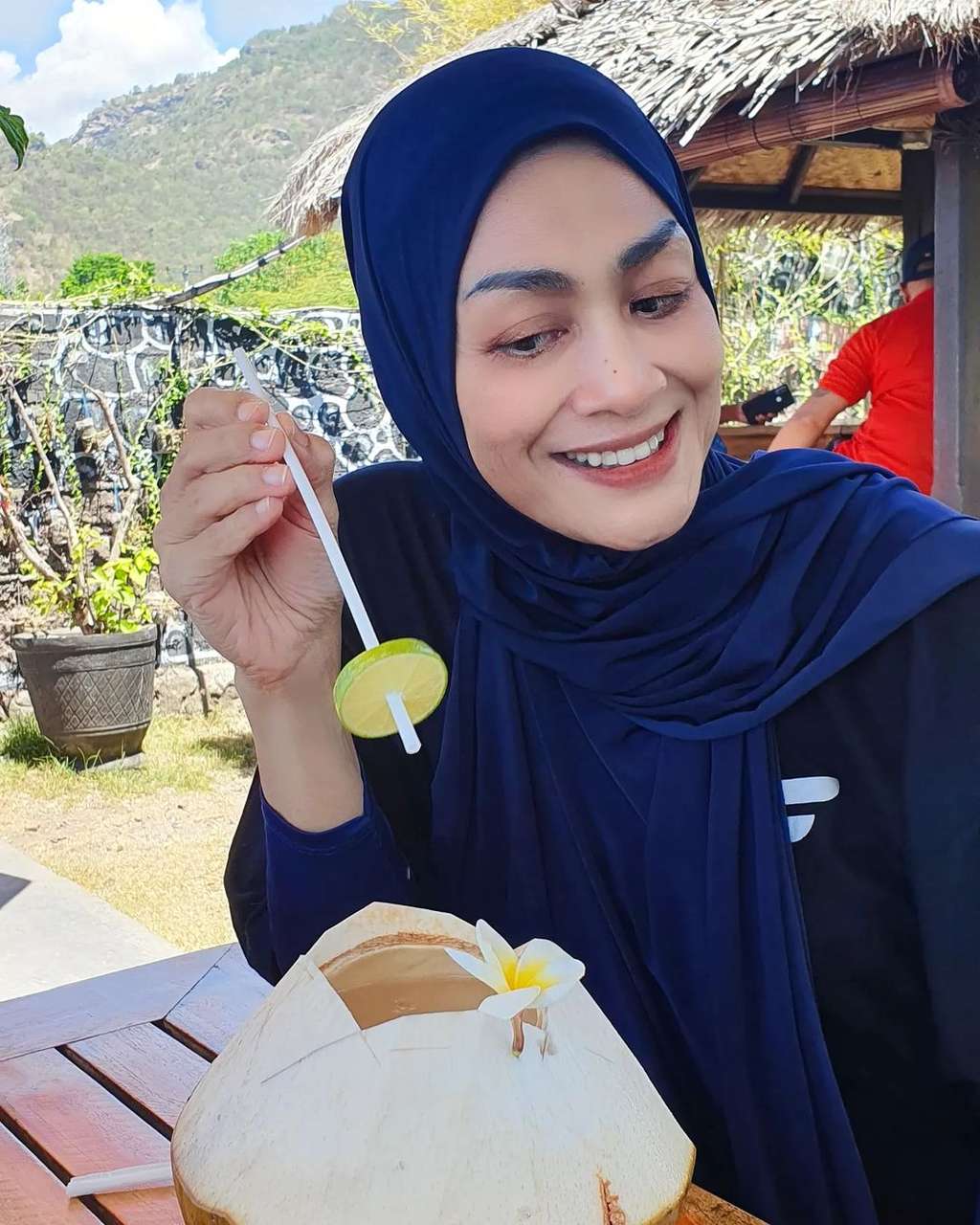 Presenter Senior Ini Pernah Alami KDRT Hingga Keguguran, Kini Penampilannya Berubah Drastis Usai Diet, Berhasil Turun 40 Kilogram!
