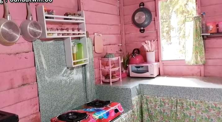 Dari Luar Tampak Rumah Kayu Sederhana, Dalamnya Bikin Takjub Bak Hotel Barbie, Lihat 10 Potretnya