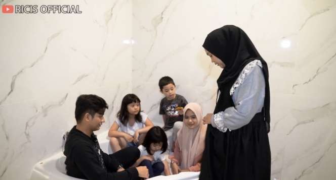 10 Potret Rumah Mewah Ria Ricis & Teuku Ryan, Kini Diisukan Renggang, Lepas Cincin Kawin & Curhat di Instagram