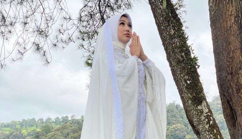 Biasa Terbuka, 8 Artis ini Mendadak Berhijab di Bulan Ramadan, Terakhir Tuai Pro Kontra!