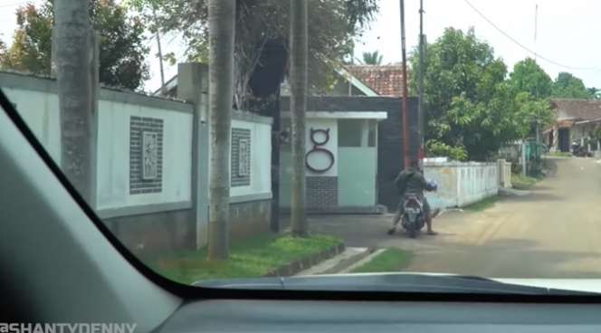 Potret Rumah Mewah Pasha Ungu di Tengah Perkampungan Bogor, Saking Luasnya Halaman Depan Bisa untuk Main Golf