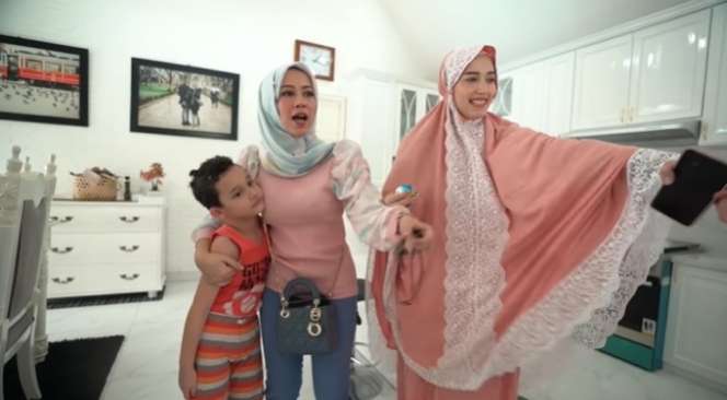 Potret Rumah Mewah Pasha Ungu di Tengah Perkampungan Bogor, Saking Luasnya Halaman Depan Bisa untuk Main Golf