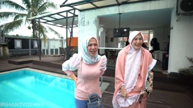 Potret Rumah Mewah Pasha Ungu di Tengah Perkampungan Bogor, Saking Luasnya Halaman Depan Bisa untuk Main Golf