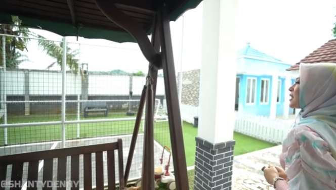 Potret Rumah Mewah Pasha Ungu di Tengah Perkampungan Bogor, Saking Luasnya Halaman Depan Bisa untuk Main Golf