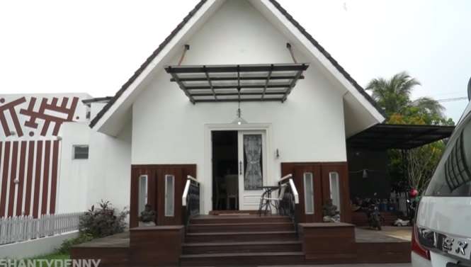 Potret Rumah Mewah Pasha Ungu di Tengah Perkampungan Bogor, Saking Luasnya Halaman Depan Bisa untuk Main Golf
