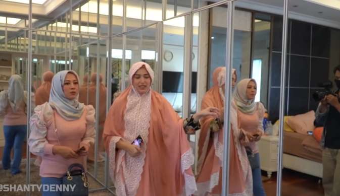 Potret Rumah Mewah Pasha Ungu di Tengah Perkampungan Bogor, Saking Luasnya Halaman Depan Bisa untuk Main Golf